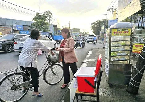 “Cơm treo” lan tỏa yêu thương