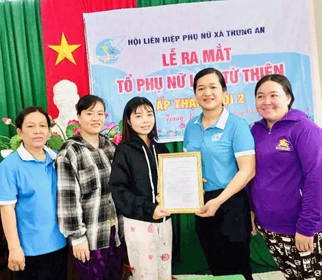 Ra mắt Tổ Phụ nữ làm từ thiện