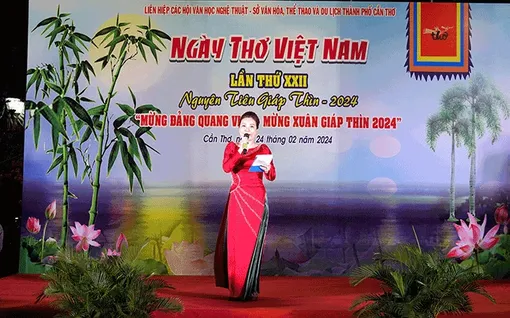 “Tổ quốc bay lên bát ngát mùa xuân”