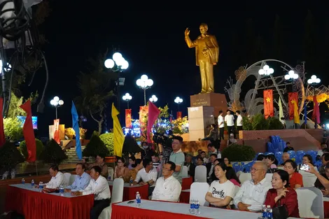 Đêm thơ Nguyên tiêu ở Bến Ninh Kiều