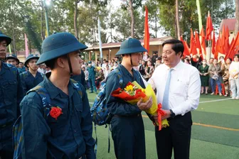 Long trọng tiễn 2.017 thanh niên ưu tú lên đường nhập ngũ