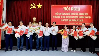 Triển khai các Nghị quyết của HĐND huyện Phong Điền về thành lập cơ quan chuyên môn và các quyết định về công tác cán bộ