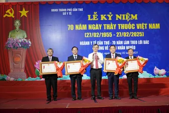 Tôn vinh những y bác sĩ, bệnh viện của ngành Y tế Cần Thơ