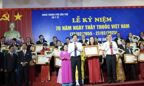 Họp mặt kỷ niệm Ngày Thầy thuốc Việt Nam