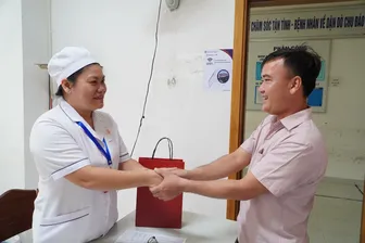 Tấm lòng của điều dưỡng Thanh Hoài ở ICU Bệnh viện Đa khoa TP Cần Thơ