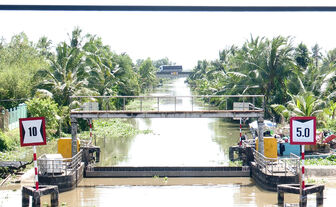 បាក​លីវ ម្ចាស់​ការ​ទប់​ស្កាត់​នឹង​គ្រោះ​រាំង​ស្ងួត ជ្រាប​ទឹក​ប្រៃ