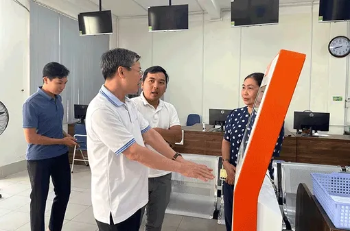 Chủ tịch UBND TP Cần Thơ thăm Trung tâm Phục vụ hành chính công