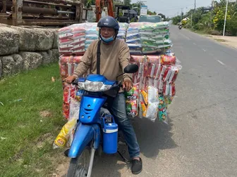 An Giang: Bắt giữ đối tượng vận chuyển thuốc lá lậu dưới vỏ bọc người bán bánh kẹo dạo