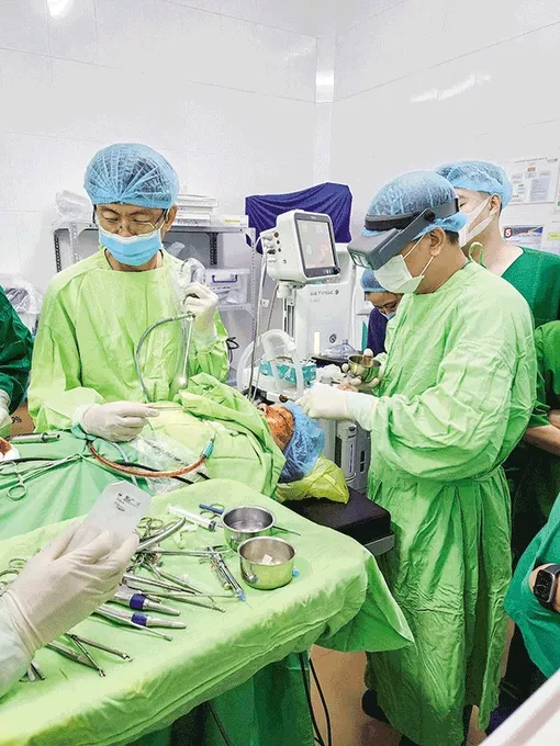 Chữa bệnh bỗng dưng rơi nước mắt