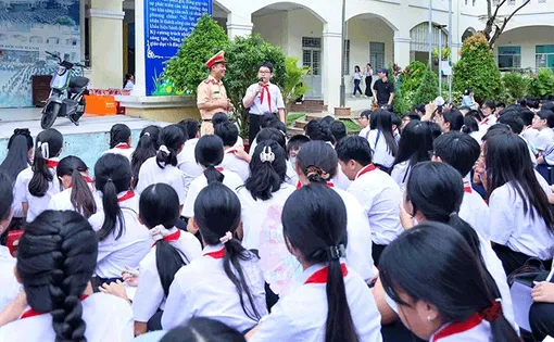 Xây dựng văn hóa giao thông trong cộng đồng