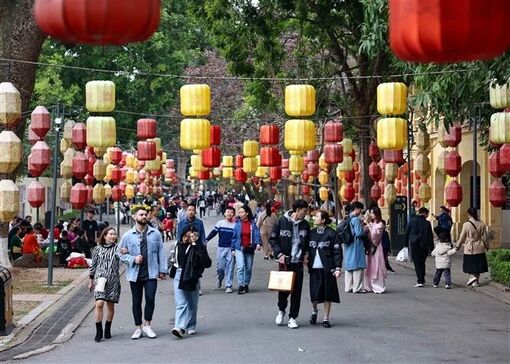 International tourist arrivals to Vietnam hit record high in Q1