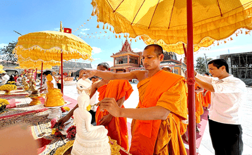 លិខិតប្រ​សិទ្ធ​ពរ​ឆ្នាំ​ថ្មី  ឆ្នាំ ២០២៥