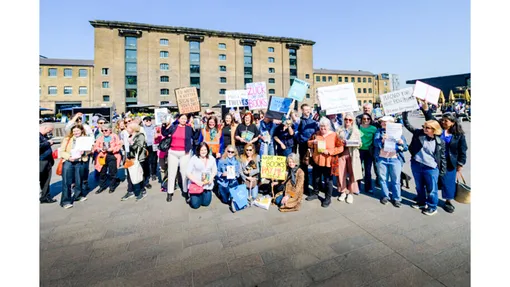 Mâu thuẫn bản quyền giữa các tác giả và AI vẫn phức tạp