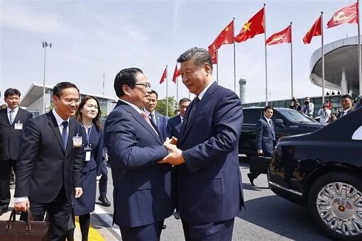 Prime Minister sees off Chinese top leader at Noi Bai International Airport