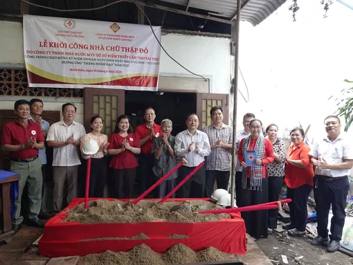 Khởi công xây dựng nhà chữ thập đỏ cho hộ còn khó khăn về nhà ở