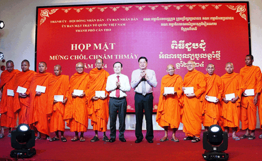 លិ​ខិត​ប្រ​សិទ្ធ​ពរ​បុណ្យ​ចូល​ឆ្នាំ​ថ្មី ឆ្នាំ​២០៥