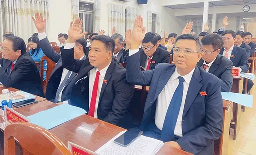 HÐND các quận, huyện thông qua nghị quyết về việc cho ý kiến sắp xếp đơn vị hành chính cấp tỉnh, đơn vị hành chính cấp xã