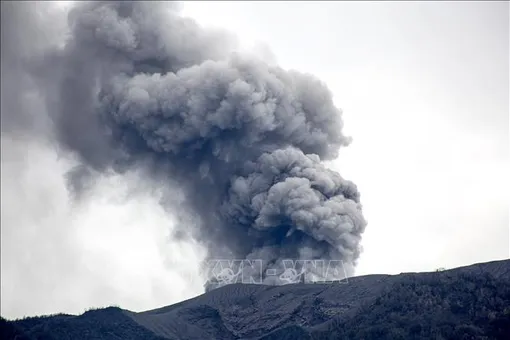 Núi lửa Marapi phun tro bụi cao hơn 1.000m