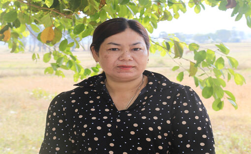 នារី​ប្រ​ធាន​ភូមិ​ភ្នំ​ពីរ
