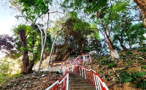 មក​ទស្សនា​ល្អាង​ភ្នំ​ថាច់​ដុង​នៅ​ហា​តៀង