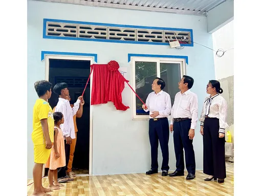 Chung tay xóa nhà tạm, nhà dột nát