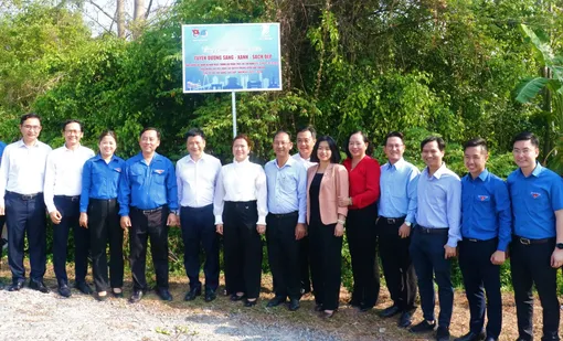 Tuổi trẻ thành phố thi đua mừng ngày thống nhất