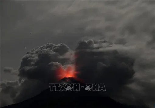 Indonesia:  Núi lửa Lewotobi Laki-laki phun trào 110 lần trong 8 ngày