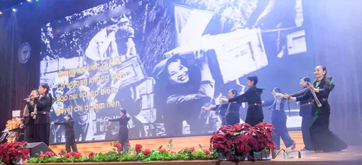 700 cựu chiến binh và sinh viên giao lưu văn nghệ