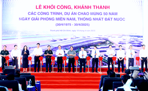 បើក​ការ​ដ្ឋាន សម្ពោធ​សំ​ណង់​គម្រោង​ធំៗ​ព្រមៗ​គ្នា​ចំ​នួន​៨០ ក្នុង​ទូ​ទាំង​ប្រ​ទេស ជា​មួយ​ទុន​វិនិ​យោគ ៤៤៥.០០០ ពាន់​លាន​ដុង