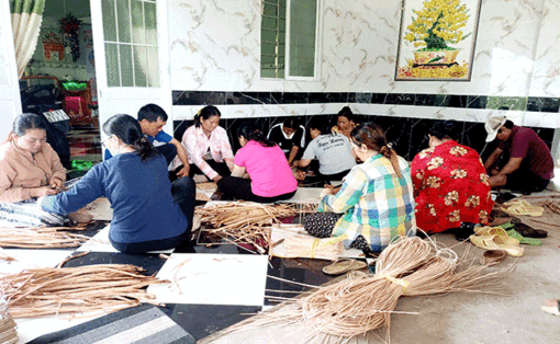 ផ្ដល់​ទំ​នុក​ចិត្ត​ជូន​អ្នក​ក្រ