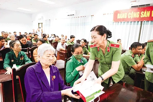 Gần dân, chăm lo đời sống nhân dân