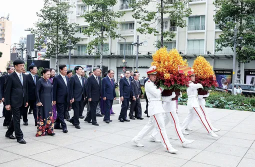 Lãnh đạo Đảng, Nhà nước dâng hương tưởng nhớ Chủ tịch Hồ Chí Minh và Chủ tịch Tôn Đức Thắng