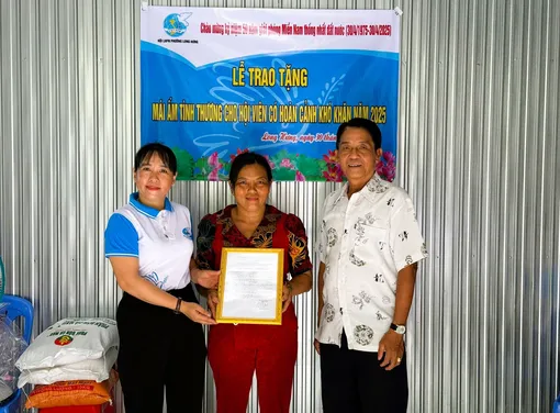 Trao tặng Mái ấm tình thương