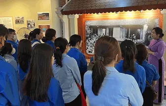 Tuổi trẻ Trường Ðại học Tây Ðô tổ chức 47 hành trình đến địa chỉ đỏ