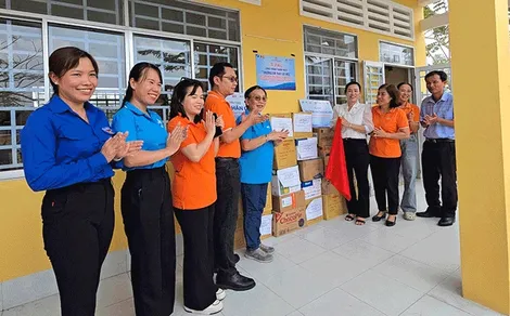Phát triển hệ thống dịch vụ bảo đảm thực hiện quyền trẻ em và giải quyết các vấn đề về trẻ em