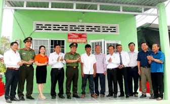 នាំ​មក​ក្ដី​រីក​រាយ​ជូន​អ្នក​ក្រ