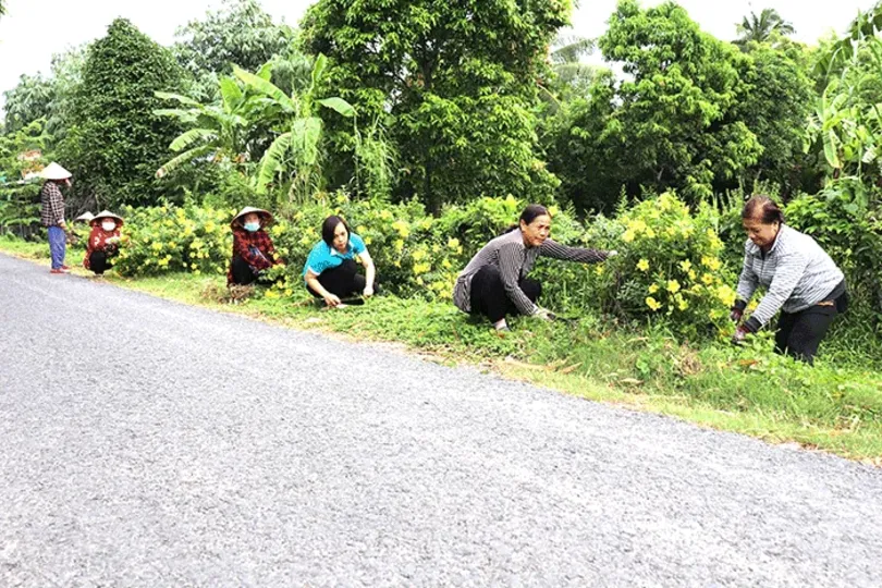 Thực hiện nhiều tuyến giao thông gắn với Cuộc vận động “Toàn dân đoàn kết xây dựng nông thôn mới, đô thị văn minh” Thực hiện nhiều tuyến giao thông gắn với Cuộc vận động “Toàn dân đoàn kết xây dựng nông thôn mới, đô thị văn minh”