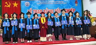 Trường Đại học Kỹ thuật - Công nghệ Cần Thơ trao bằng tốt nghiệp cho 283 tân kỹ sư và cử nhân