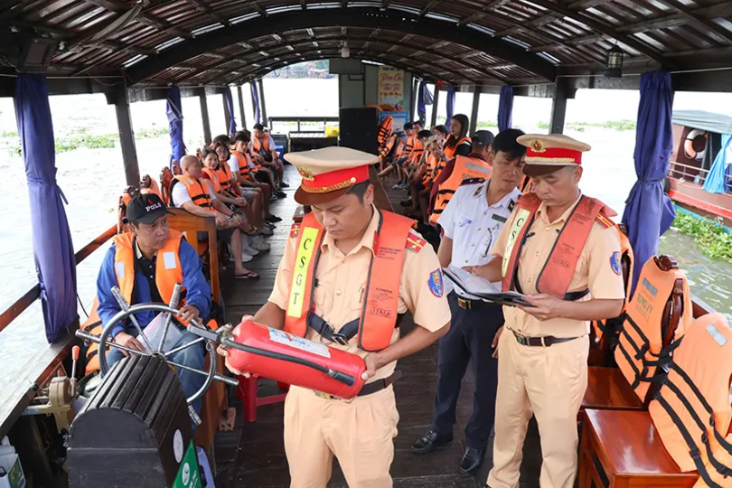 Tăng cường tuần tra khép kín địa bàn, kịp thời xử lý nghiêm vi phạm giao thông đường thủy nội địa Tăng cường tuần tra khép kín địa bàn, kịp thời xử lý nghiêm vi phạm giao thông đường thủy nội địa