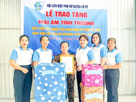 Trao tặng Mái ấm tình thương