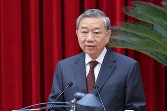 BÁC VẪN CÙNG CHÚNG CHÁU HÀNH QUÂN