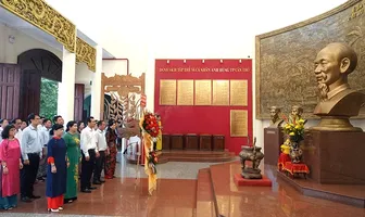 Sở Văn hóa, Thể thao và Du lịch TP Cần Thơ dâng hoa, dâng hương tưởng nhớ Chủ tịch Hồ Chí Minh