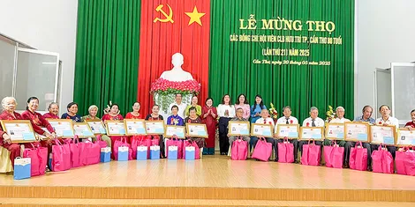 Câu lạc bộ Hưu trí TP Cần Thơ mừng thọ 19 hội viên tròn 80 tuổi