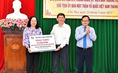 Tổng Công ty Ðiện lực miền Nam trao tặng 15 căn nhà cho hộ gia đình có hoàn cảnh khó khăn tại Cần Thơ