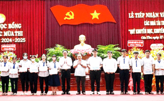 ចលនា​ថវិកា​ជាង ៨,២ ពាន់​លាន​ដុង​សម្រាប់​មូល​និធិ​ជំ​រុញ​ការ​សិក្សា ជំ​រុញ​បញ្ញា ក្រុង​កឹង​ធើ លើក​ទី​១ ឆ្នាំ​២០២៥