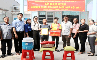 ជីវ​ភាព​ជន​រួម​ជាតិ​ខ្មែរ​ត្រូវ​បាន​លើក​ស្ទួយ