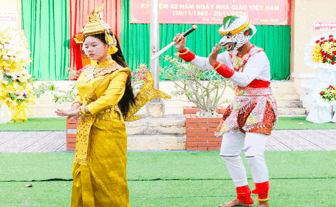 សិស្ស​គំរូ ថាច់​គឹម​ង៉ុក​ហឹង