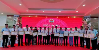Nông dân thi đua sản xuất, kinh doanh giỏi