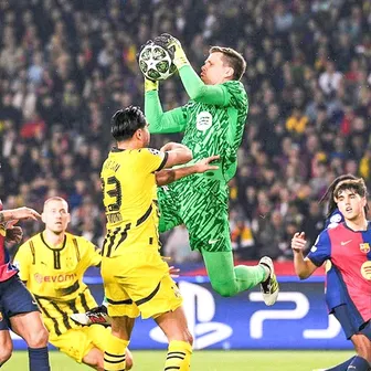Mùa giải đáng nhớ đối với thủ môn Barcelona