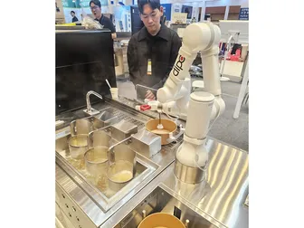 Robot đầu bếp - Giải pháp cho các căng-tin trường học Hàn Quốc